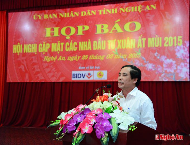 Đồng chí Nguyễn Hữu Mão - Phó Giám đốc Sở Kế hoạch và đầu tư đọc thông cáo báo chí của Hội nghị