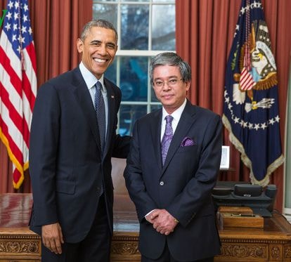 Tổng thống Obama và Đại sứ Phạm Quang Vinh tại lễ trình Quốc thư