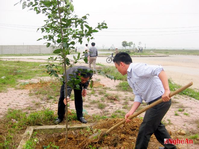 Đơn vị Trạm khuyến nông huyện tham gia trồng cây tết Ất mùi 2015 tại khu công nghiệp Tháp – Hồng – Kỷ