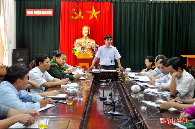 Đồng chí Đinh Xuân Quế – Chủ tịch UBND huyện Nam Đàn chủ trì buổi làm việc. 