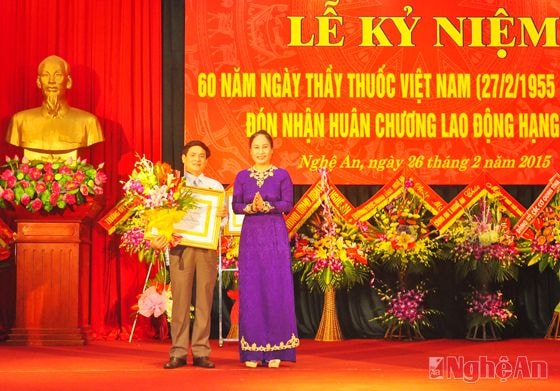 Trao Huân chương Lao động hạng 3 cho đồng chí Nguyễn Hồng Tân