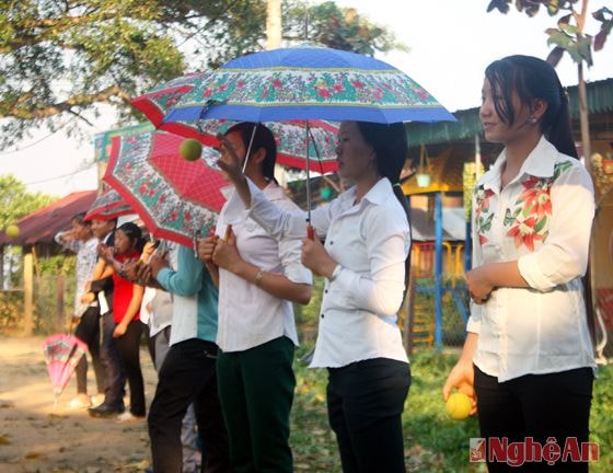 Bên nữ ném pò po