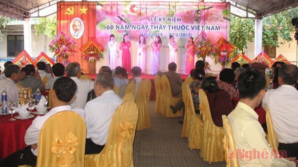 Tiết mục văn nghệ tại buổi lễ chào mừng Ngày thầy thuốc Việt Nam 