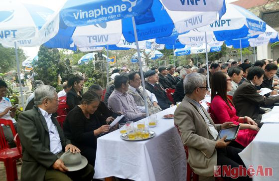 Ngày thơ Việt Nam năm 2015 tại TP. Vinh thu hút đông đảo công chúng yêu thơ tham dự