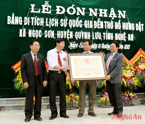 Trao bằng di tích lịch sử cấp Quốc gia Đền thờ Nguyên tổ họ Hồ