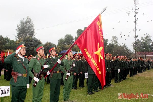 Cán bộ chiến sĩ tham gia buổi lễ huán luyện năm 2015