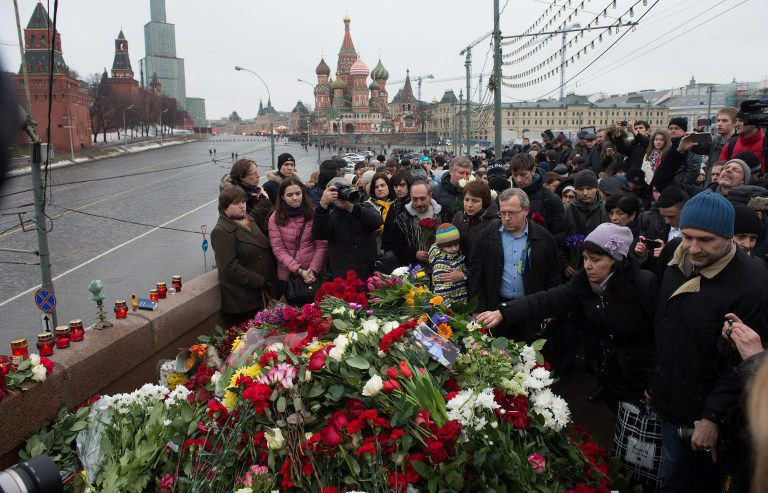Người dân Nga đến tưởng niệm ông Nemtsov.