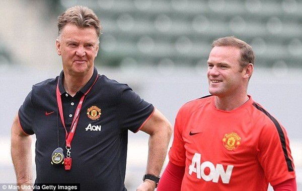 HLV Van Gaal và Rooney. Ảnh: Getty Images