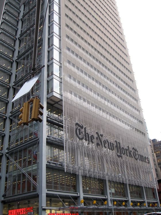 Tòa nhà của The New York Times, tờ nhật báo hàng đầu thế giới vừa tuyên bố sẽ tập trung hàng đầu cho báo mạng và các sản phẩm digital.