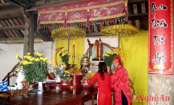 Đông đảo nhân dân về dự lễ