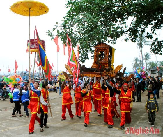 Lễ hội đền Cờn - Thành Chung