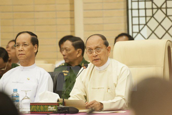 Tổng thống Myanmar Thein Sein (phải) tại hội nghị thảo luận việc ký Hiệp ước ngừng bắn trên toàn quốc. (Nguồn: AFP/TTXVN)