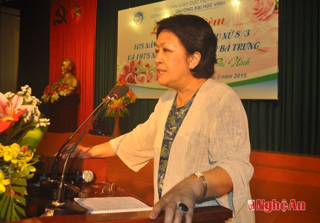 Bà Tôn Nữ Thị Ninh nói chuyện tại buổi giao lưu