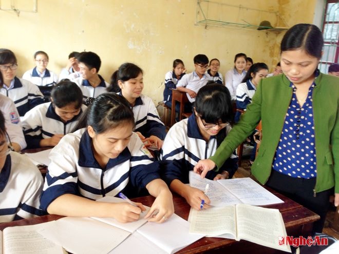 Giờ học của học sinh lớp  12 C1 Trường THPT Nguyễn Trường Tộ, Thành phố Vinh.