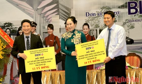 Ngân hàng BIDV trao hỗ trợ cho các dự án, chương trình phát triển ở tỉnh Nghệ An.