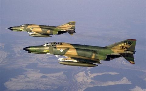 Hai chiếc máy bay RF-4E của Thổ Nhĩ Kỳ bị rơi hôm 24/2 (Ảnh tư liệu Reuters)