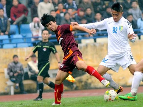 Cầu thủ Olympic Việt Nam (trái) có màn tập dượt thành công trước Hà Nội T&T. Ảnh: internet