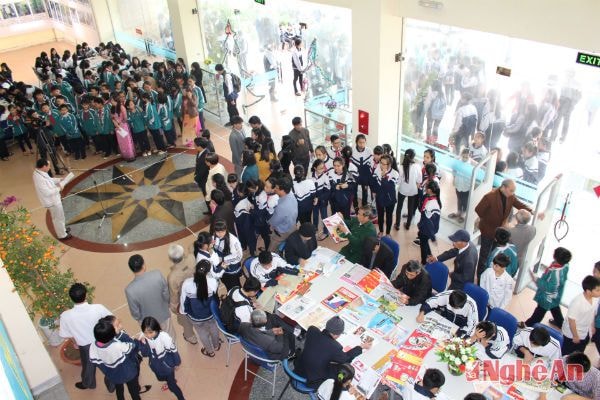 Đông đảo người dân tham dự ngày hội
