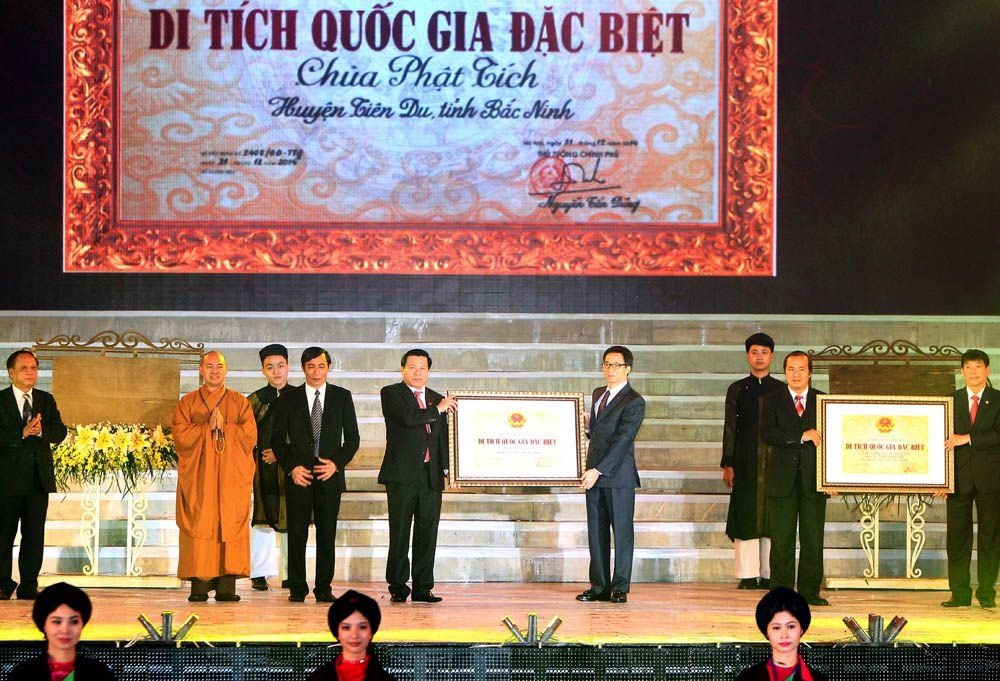 Phó Thủ tướng Vũ Đức Đam trao Bằng công nhận Di tích quốc gia đặc biệt cho Khu di tích lưu niệm nhà Lý và Di tích lịch sử, kiến trúc, nghệ thuật Chùa Phật Tích.