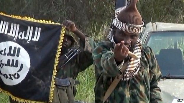 Phiến quân Boko Haram dưới lá cờ của IS.