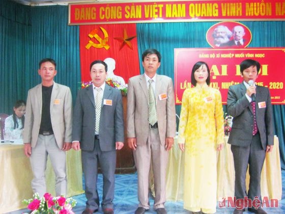 Ban Chấp hành Đảng Bộ Xí nghiệp muối Vĩnh Ngọc nghiệm kỳ 2015 - 2010 ra mắt Đại Hội