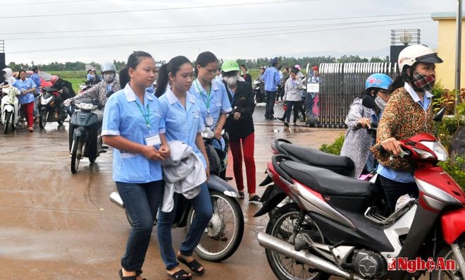 Công nhân Nhà máy Haivina Kim Liên trở lại làm việc sau kỳ nghỉ Tết.