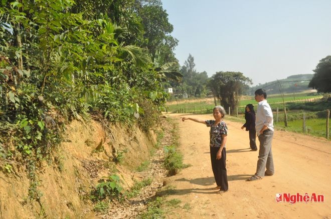 Bà Hoàng Thị Chính ở Giáo họ Lương Khế là điển hình hiến đất làm đường giao thông tại xóm Hòa Sơn (xã Thanh Hòa, Thanh Chương).