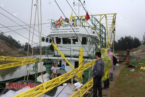 Chiếc tàu cá vỏ sắt đầu tiên tại Nghệ An của ông Nguyễn Quốc Trọng (xóm Tự Lập, xã Nghi Quang, huyện Nghi Lộc)