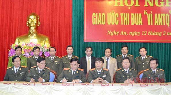 Công an 6 tỉnh ký giao ước thi đua VÌ an ninh Tổ quốc năm 2015.