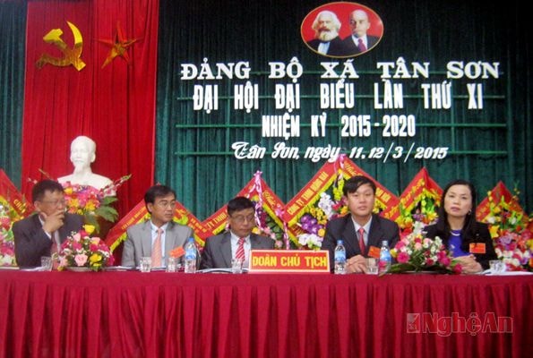 Đoàn chủ tịch chủ trì đại hội