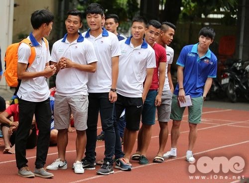 Các cầu thủ U19 Việt Nam được tuyển thẳng vào Đại học Sư phạm Thể dục Thể thao TP HCM. Ảnh: ione.net