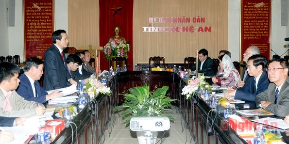Toàn cảnh buổi làm việc.