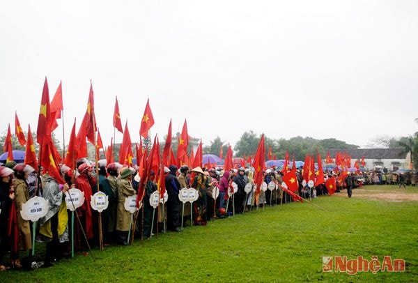 Đông đảo bà con tham gia dự lễ phát động