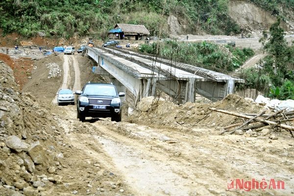 Cầu ở bản Xói Voi xã Nhôn Mai – Tương Dương do Công ty CP 482 thi công