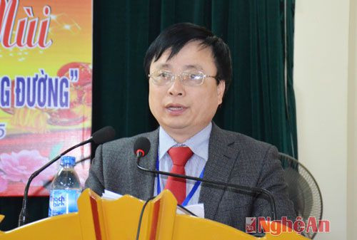 Đồng chí Bùi Đình Long, giám đốc Sở y tế Nghệ An phát động cuộc thi báo chí 