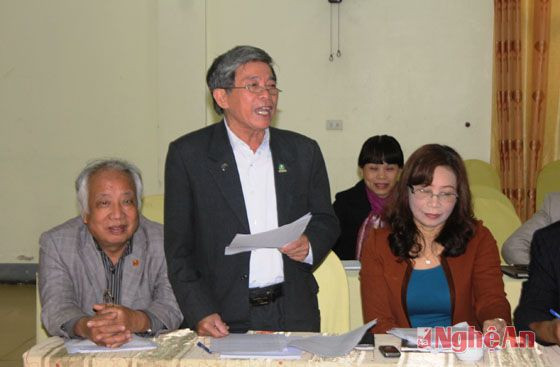 Thành viên Hội đồng tư vấn pháp luật của UBMTTQ tỉnh phát biẻu ý kiến