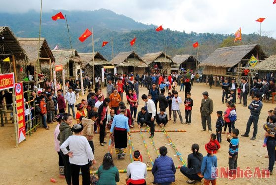 Đỉnh Pu Nhạ Thầu ngày hội.