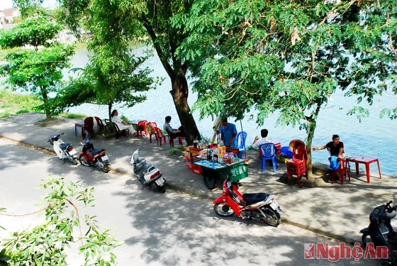 Cùng ngôi nhâm nhi chén nước bên hồ nhìn ra khoảng trông mênh mông cho chúng ta những cảm giác thật thoải mái