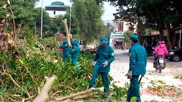 Giải tỏa hành lang an toàn  giao thông ở Thị trấn Anh Sơn.