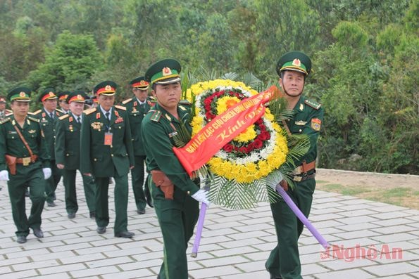 Đoàn cựu chiến binh  chiến trường Trị Thiên viếng mộ Đại tướng Võ Nguyên Giáp