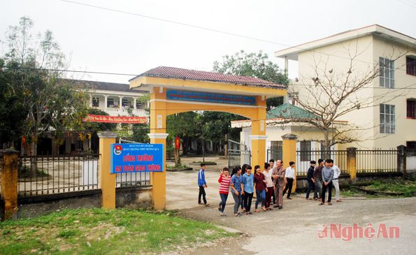 Trường THPT Mường Quạ.