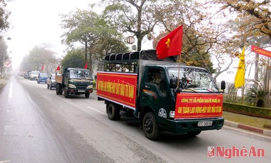 Đoàn xe diễu hành tuyên truyền cho phát động Tuần lễ quốc gia an toàn, vệ sinh lao động, phòng chống cháy nổ..