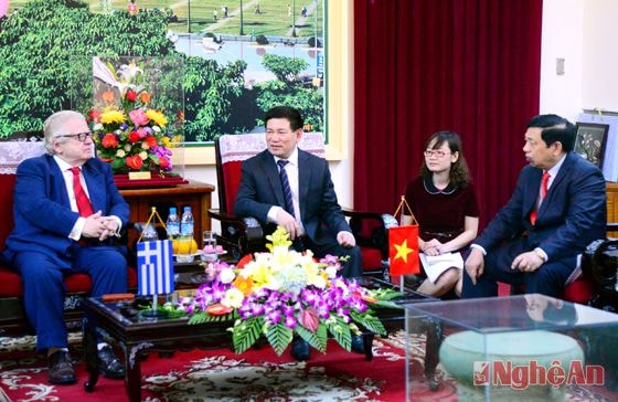 Lãnh đạo tỉnh đón tiếp Ngài Đại sứ nước Cộng hoà Hy Lạp