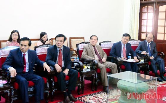 Các đồng chí Lãnh đạo tỉnh, sở, ban, ngành cùng dự buổi làm việc