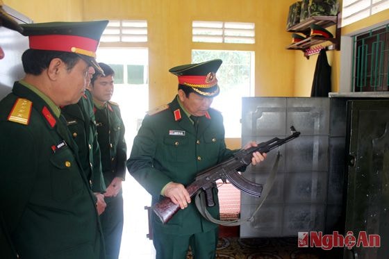 Đoàn kiểm tra công tác bảo quản vũ khí trang bị tại Trung đoàn 764