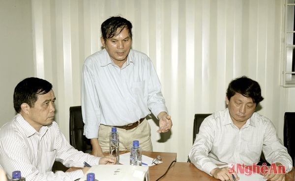 Giám đốc nhà máy gỗ phát biểu