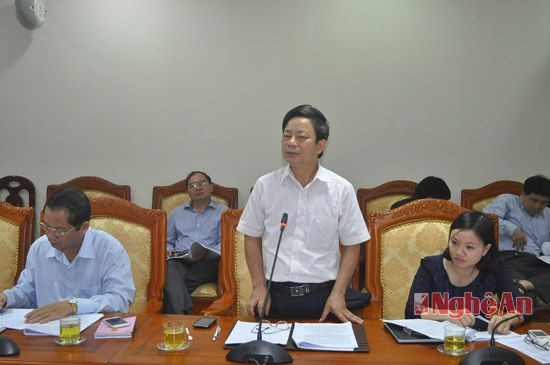Đại diện Thường trực HĐND huyện Nghi Lộc phát biêu góp ý