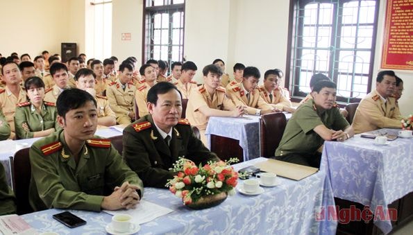 Các đại biểu, học viên tham dự hội nghị.