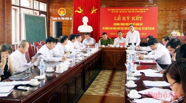 Toàn cảnh lễ ký kết.