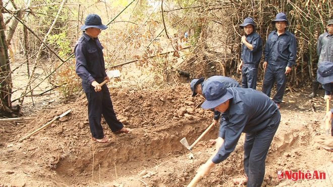  Đội quy tập Nghệ An tổ chức tìm mộ liêt sỹ hy sinh trên đất bạn Lào. 